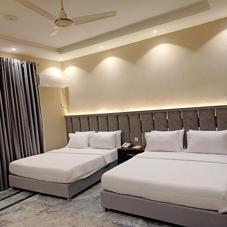 Vip Express Hotel Peshawar Buitenkant foto
