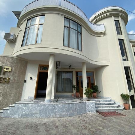 Vip Express Hotel Peshawar Buitenkant foto