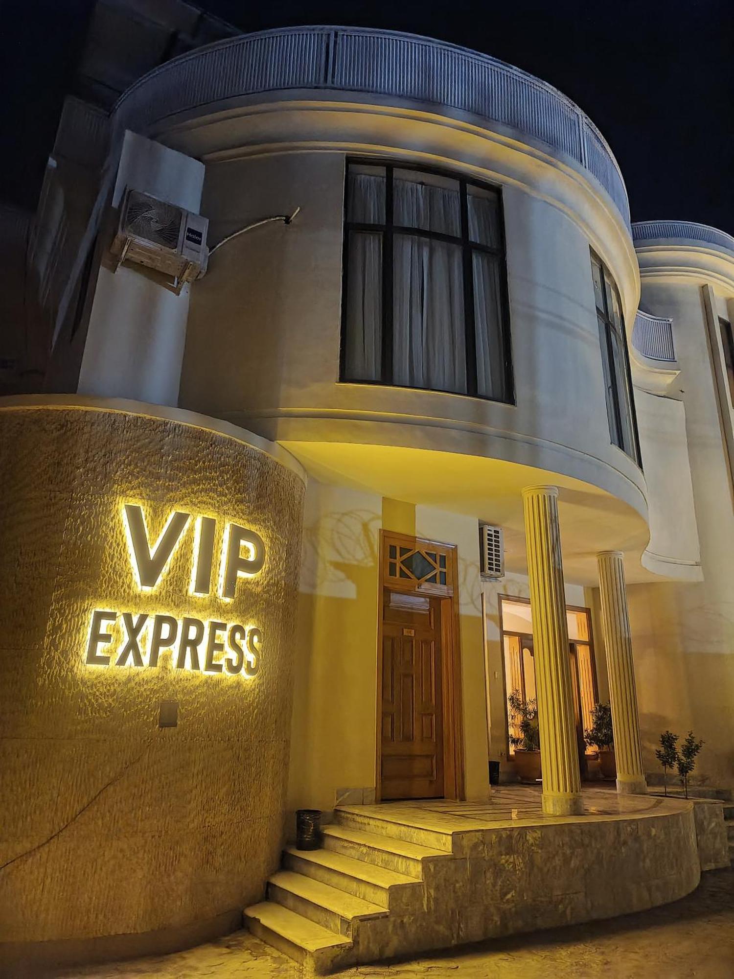 Vip Express Hotel Peshawar Buitenkant foto