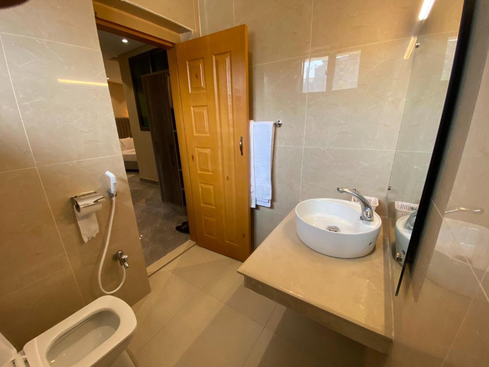 Vip Express Hotel Peshawar Buitenkant foto