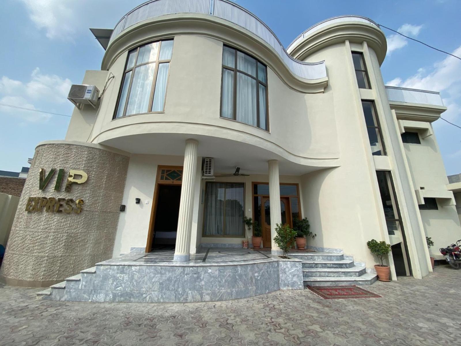 Vip Express Hotel Peshawar Buitenkant foto